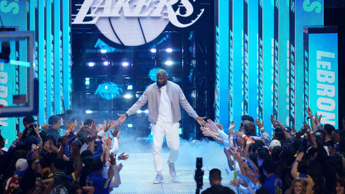 开云体育下载-詹姆斯无缘全明星赛首发后：若我能去我肯定到，无论怎样都无所谓