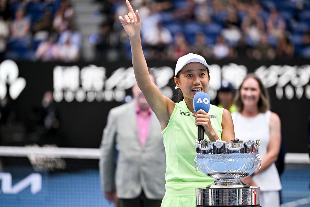 开云体育下载-领奖台致敬前辈郑洁，张帅女双再夺冠藏着中国网球20年青春